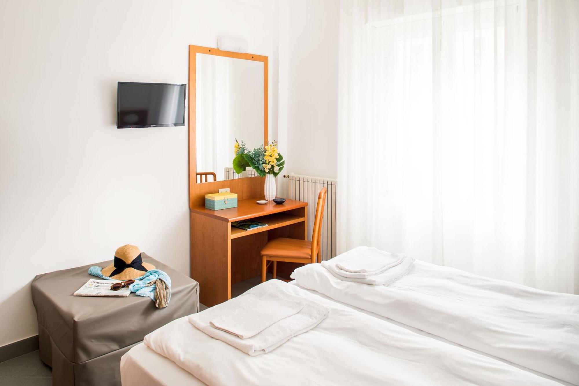 Hotel Tritone Лаїгуелья Екстер'єр фото
