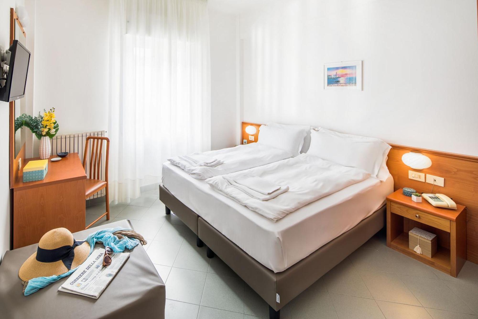 Hotel Tritone Лаїгуелья Екстер'єр фото