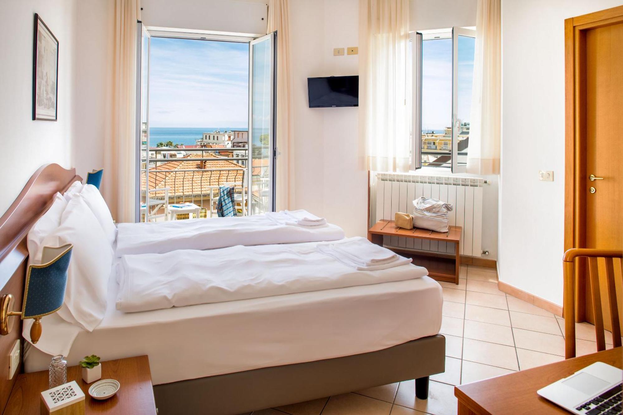 Hotel Tritone Лаїгуелья Екстер'єр фото