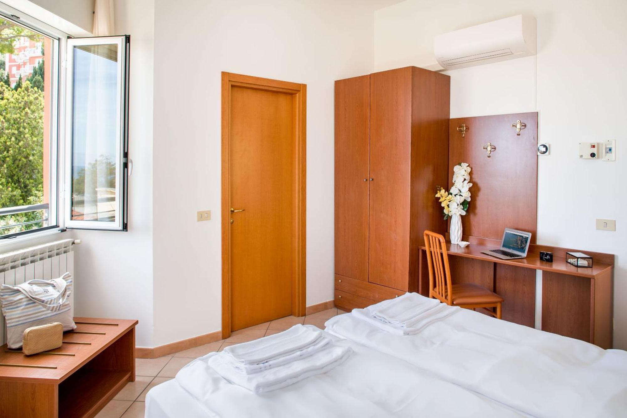 Hotel Tritone Лаїгуелья Екстер'єр фото