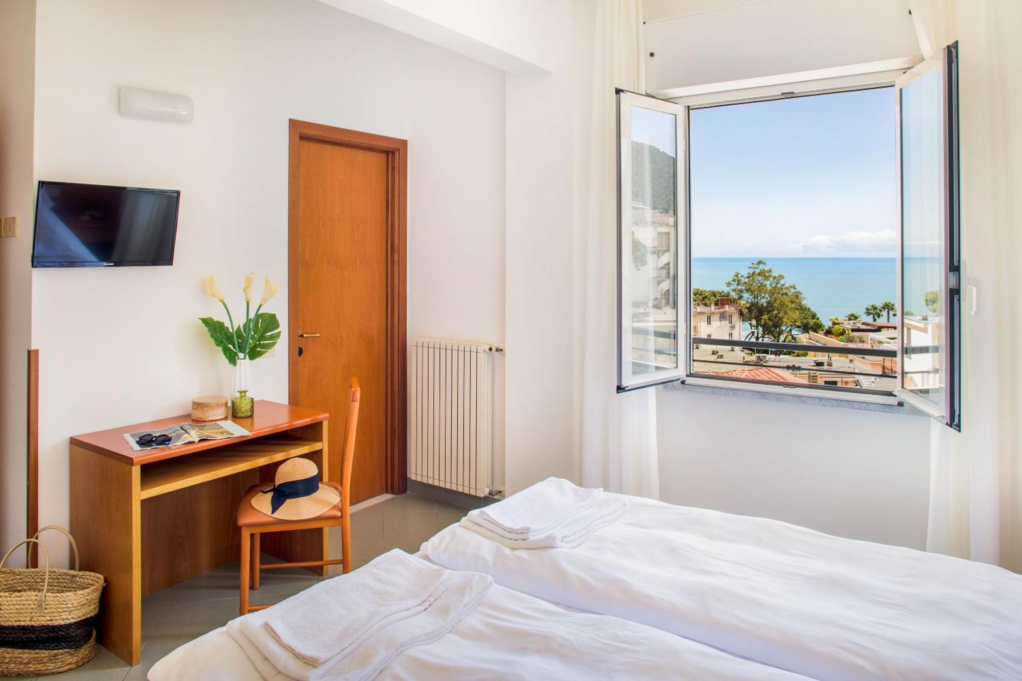 Hotel Tritone Лаїгуелья Екстер'єр фото