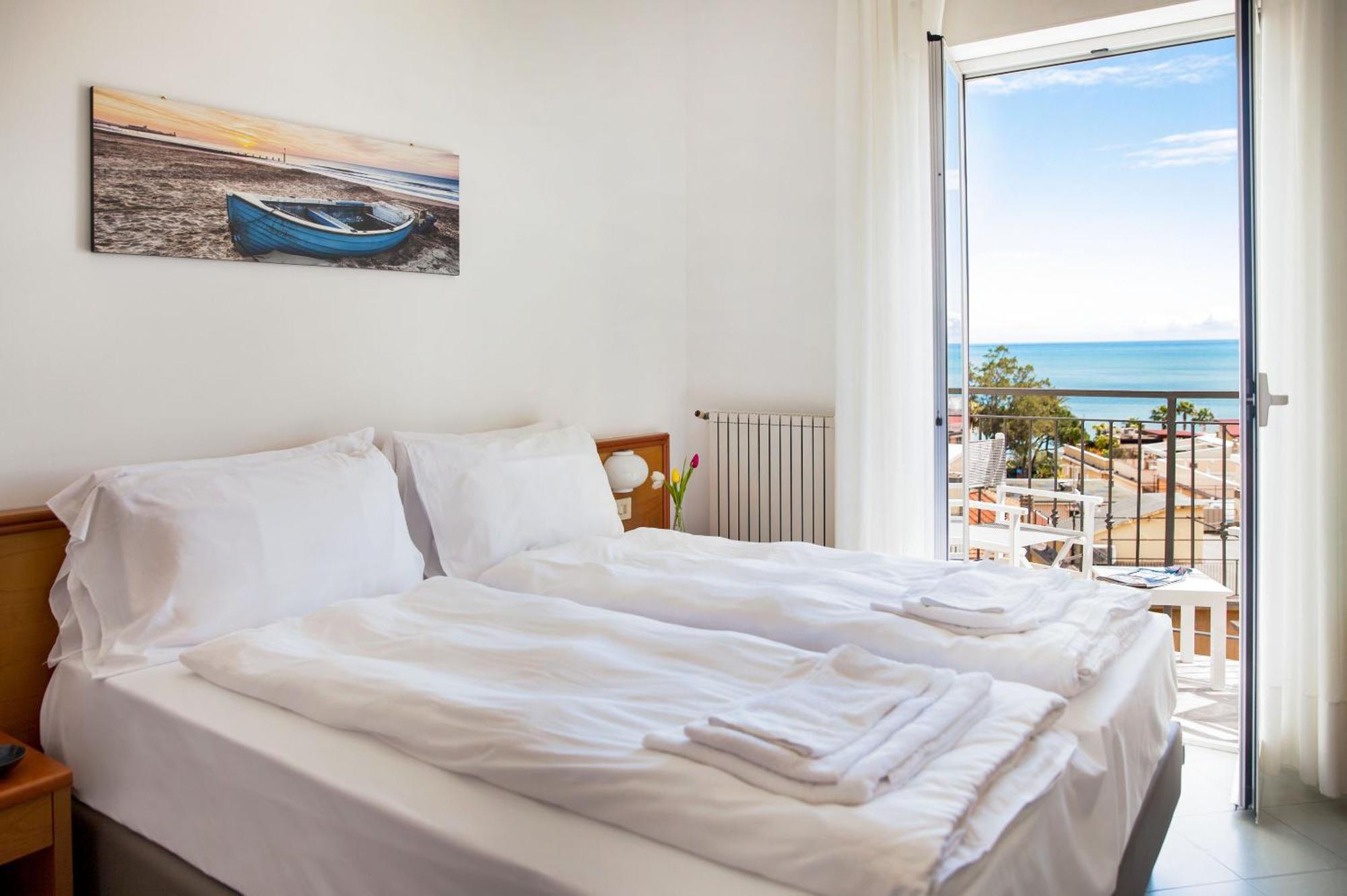 Hotel Tritone Лаїгуелья Екстер'єр фото