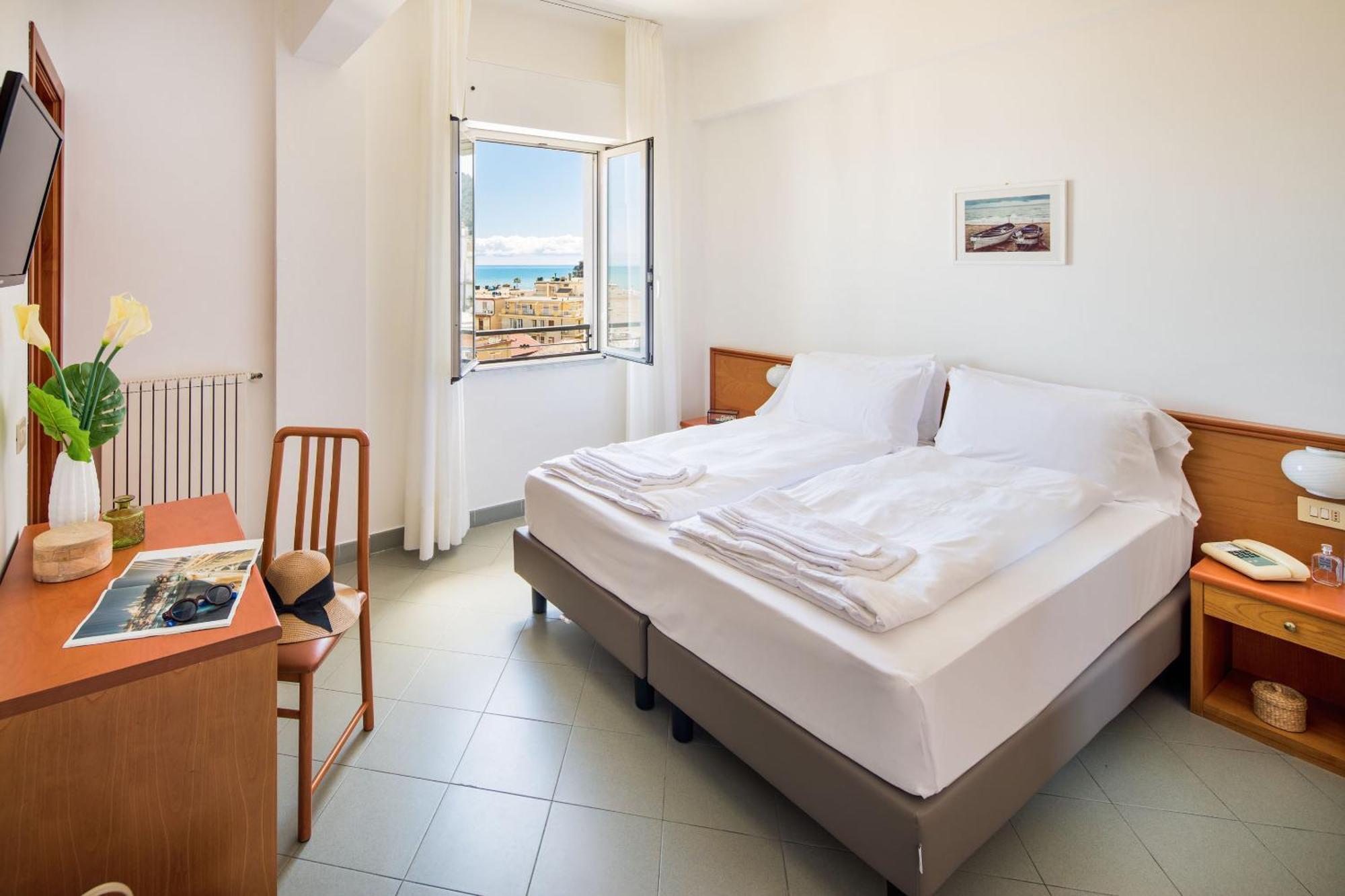 Hotel Tritone Лаїгуелья Екстер'єр фото