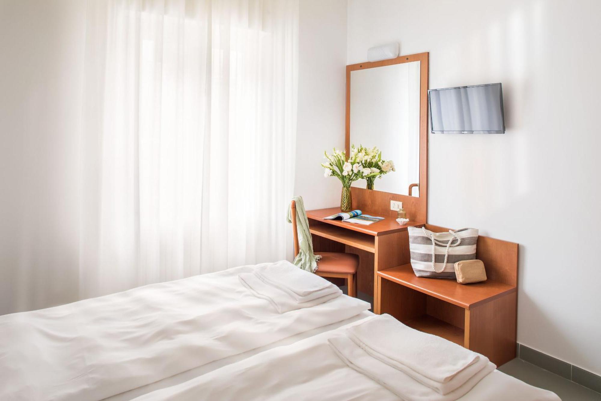 Hotel Tritone Лаїгуелья Екстер'єр фото