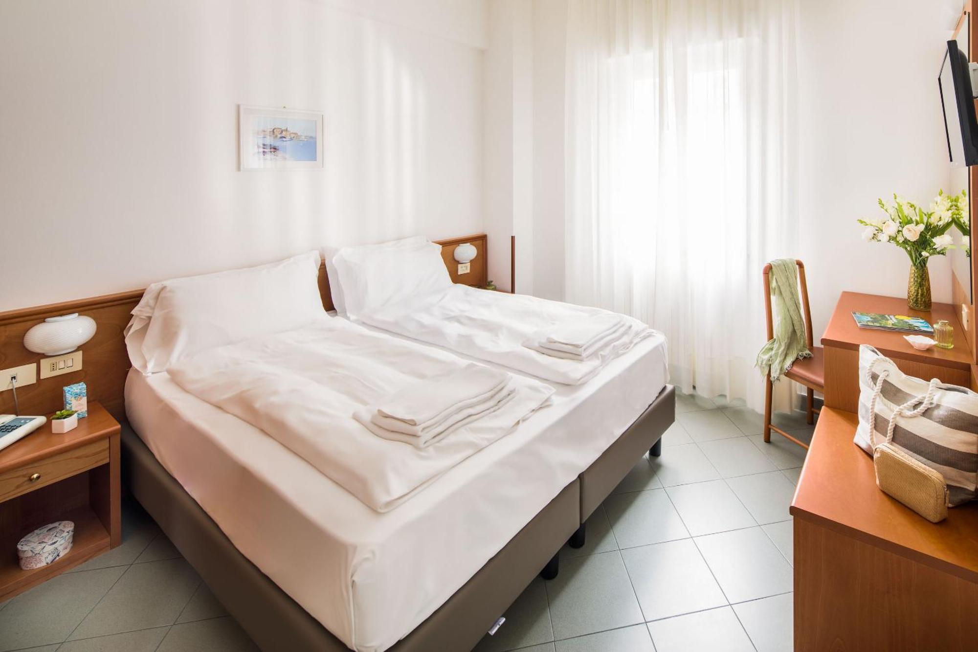 Hotel Tritone Лаїгуелья Екстер'єр фото