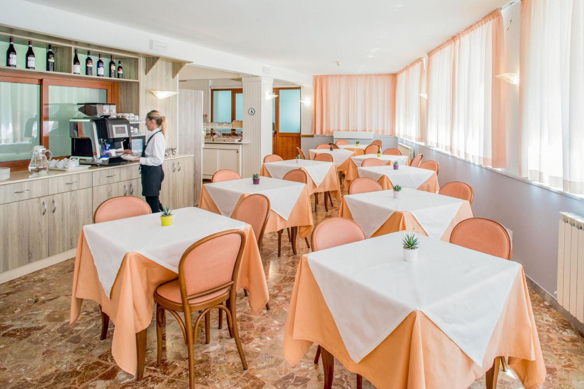 Hotel Tritone Лаїгуелья Екстер'єр фото