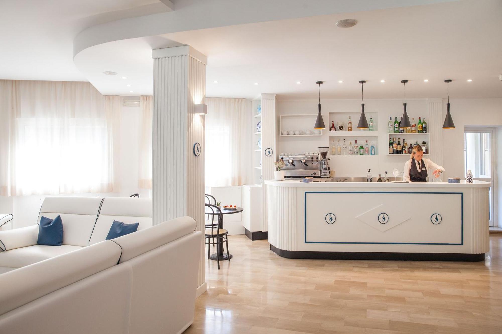 Hotel Tritone Лаїгуелья Екстер'єр фото