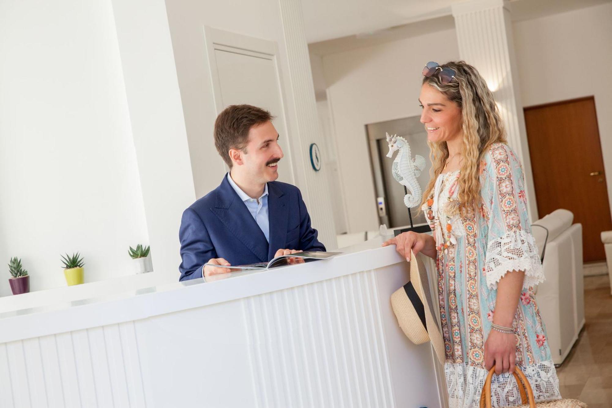 Hotel Tritone Лаїгуелья Екстер'єр фото