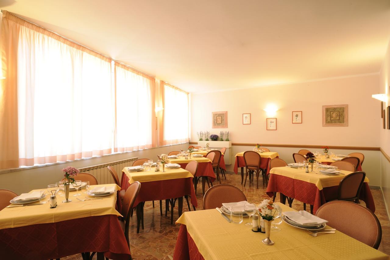 Hotel Tritone Лаїгуелья Екстер'єр фото