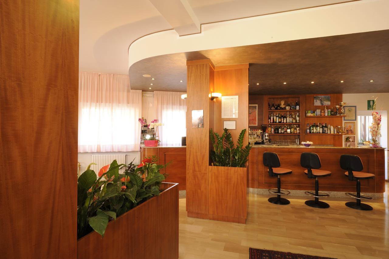 Hotel Tritone Лаїгуелья Екстер'єр фото
