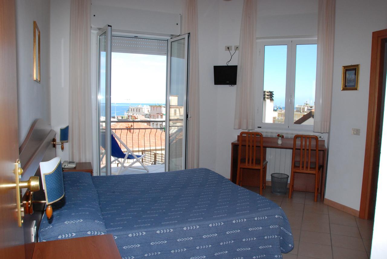 Hotel Tritone Лаїгуелья Екстер'єр фото